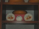 棚の上、チーズを模った置物